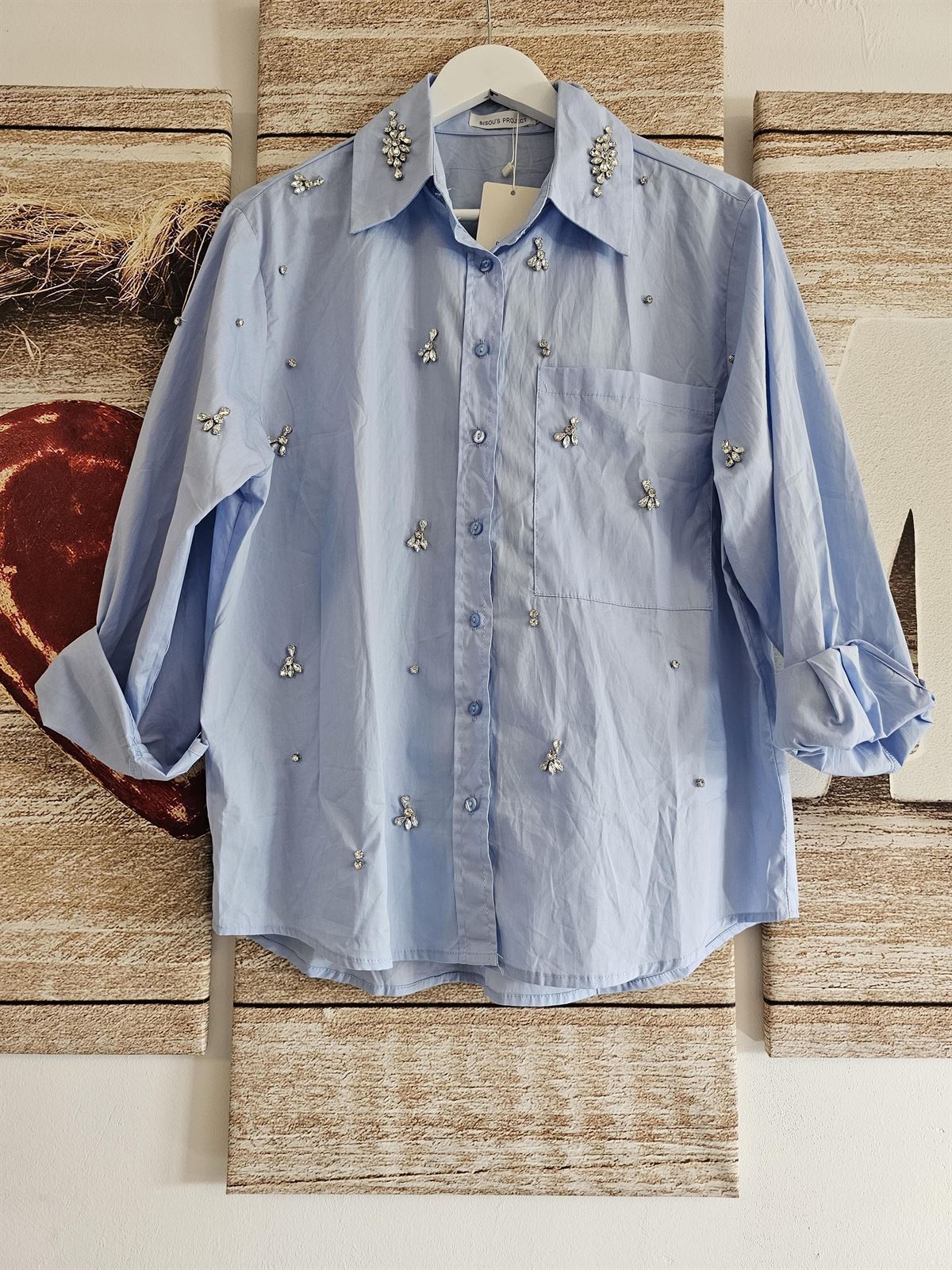 Camisa Bisou's azul cielo con apliques Brillo - Imagen 3