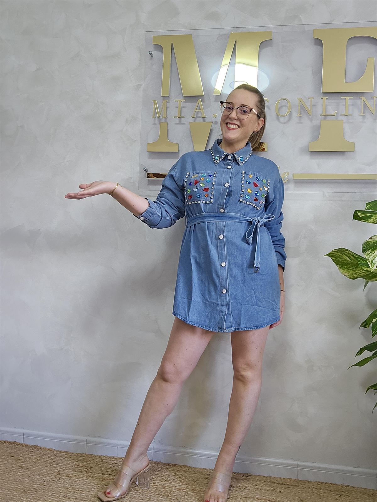 Camisa/vestido Denim oversize con apliques y cinturón - Imagen 1