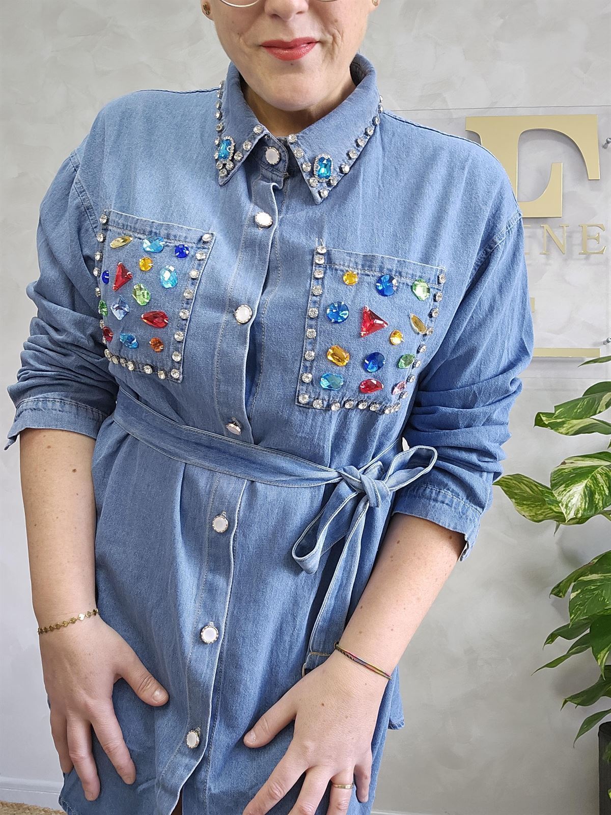 Camisa/vestido Denim oversize con apliques y cinturón - Imagen 2