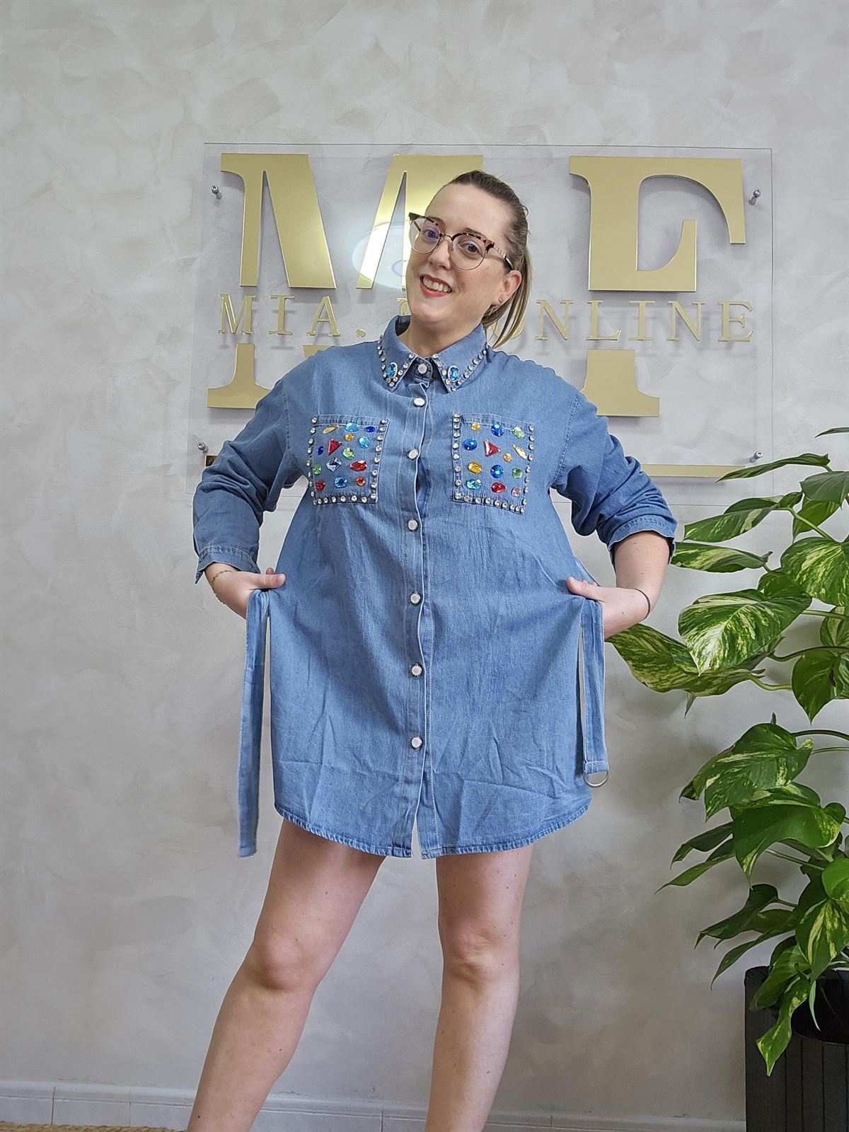 Camisa/vestido Denim oversize con apliques y cinturón - Imagen 3