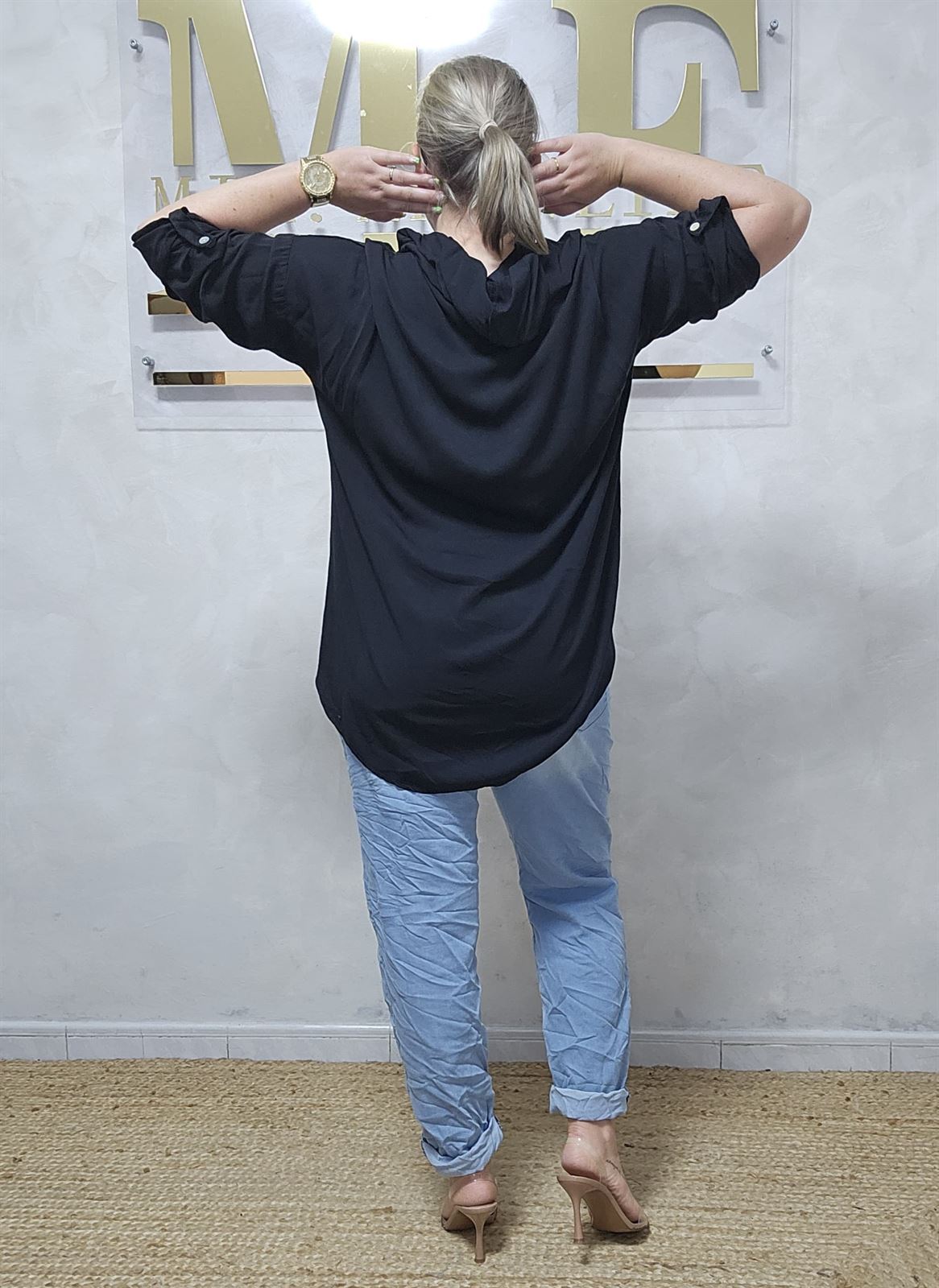 Camiseta Black Capucha - Imagen 3