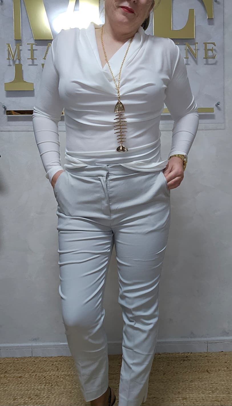 Camiseta Elástica Con Collar. - Imagen 5