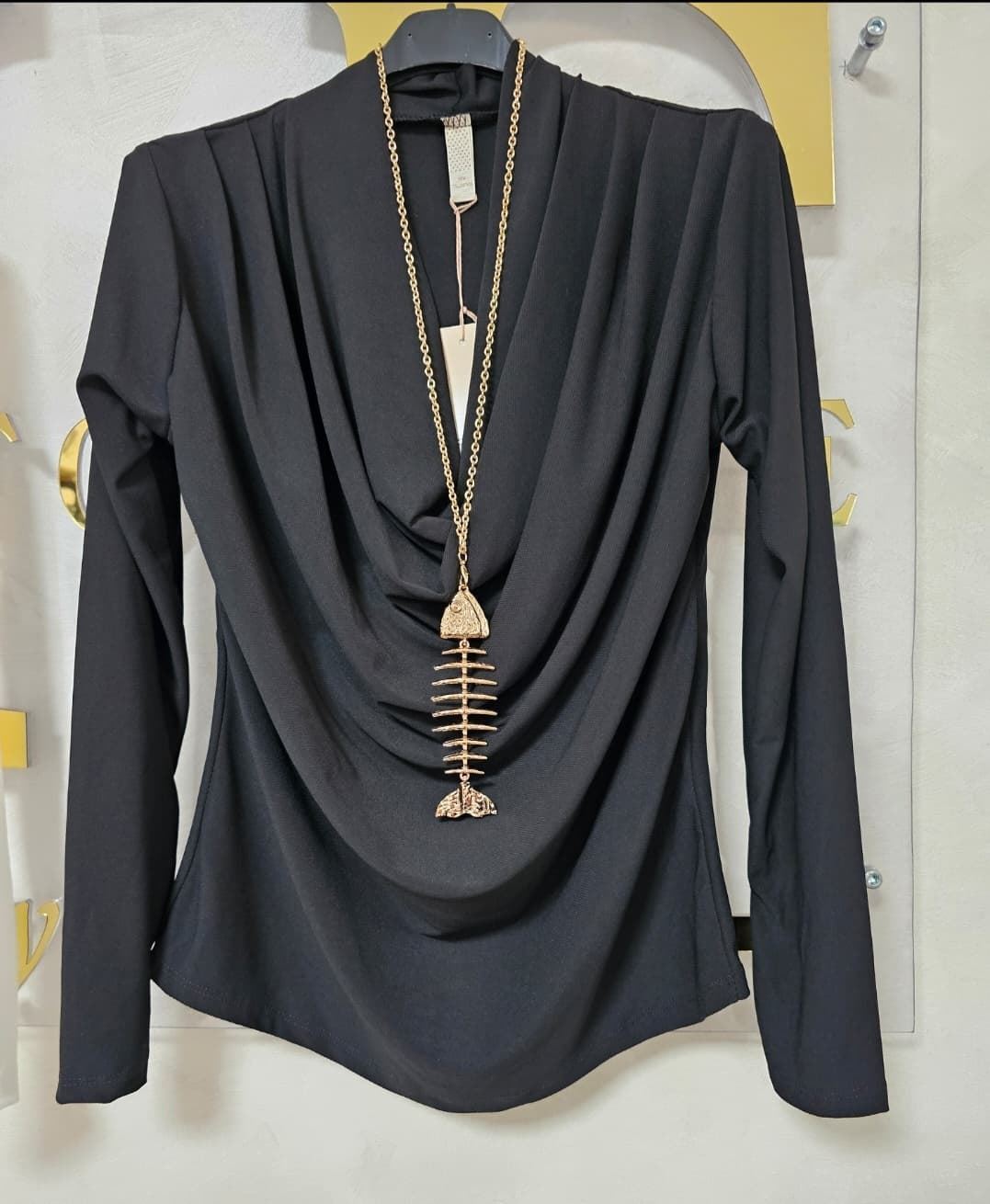 Camiseta Elástica Con Collar. - Imagen 6