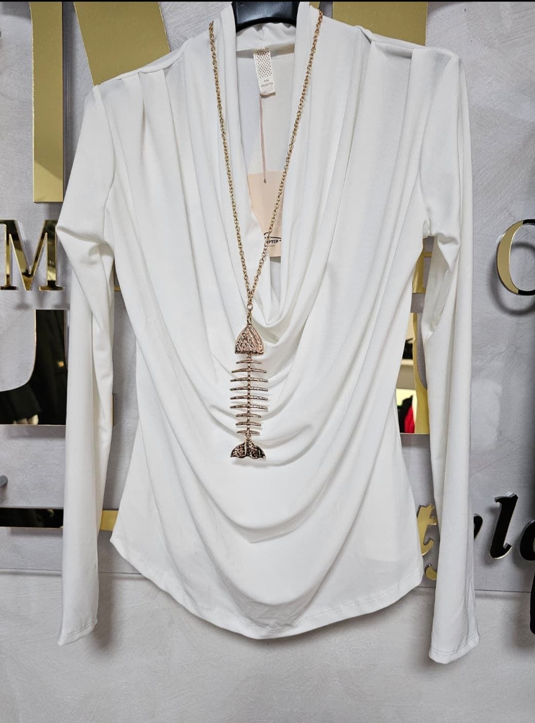 Camiseta Elástica Con Collar. - Imagen 7
