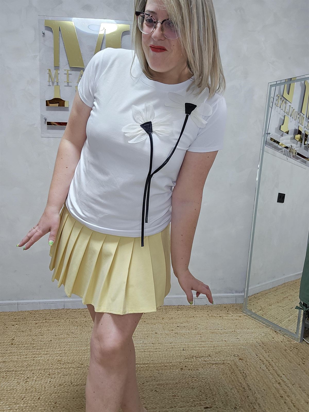 Camiseta Flor Relieve - Imagen 3