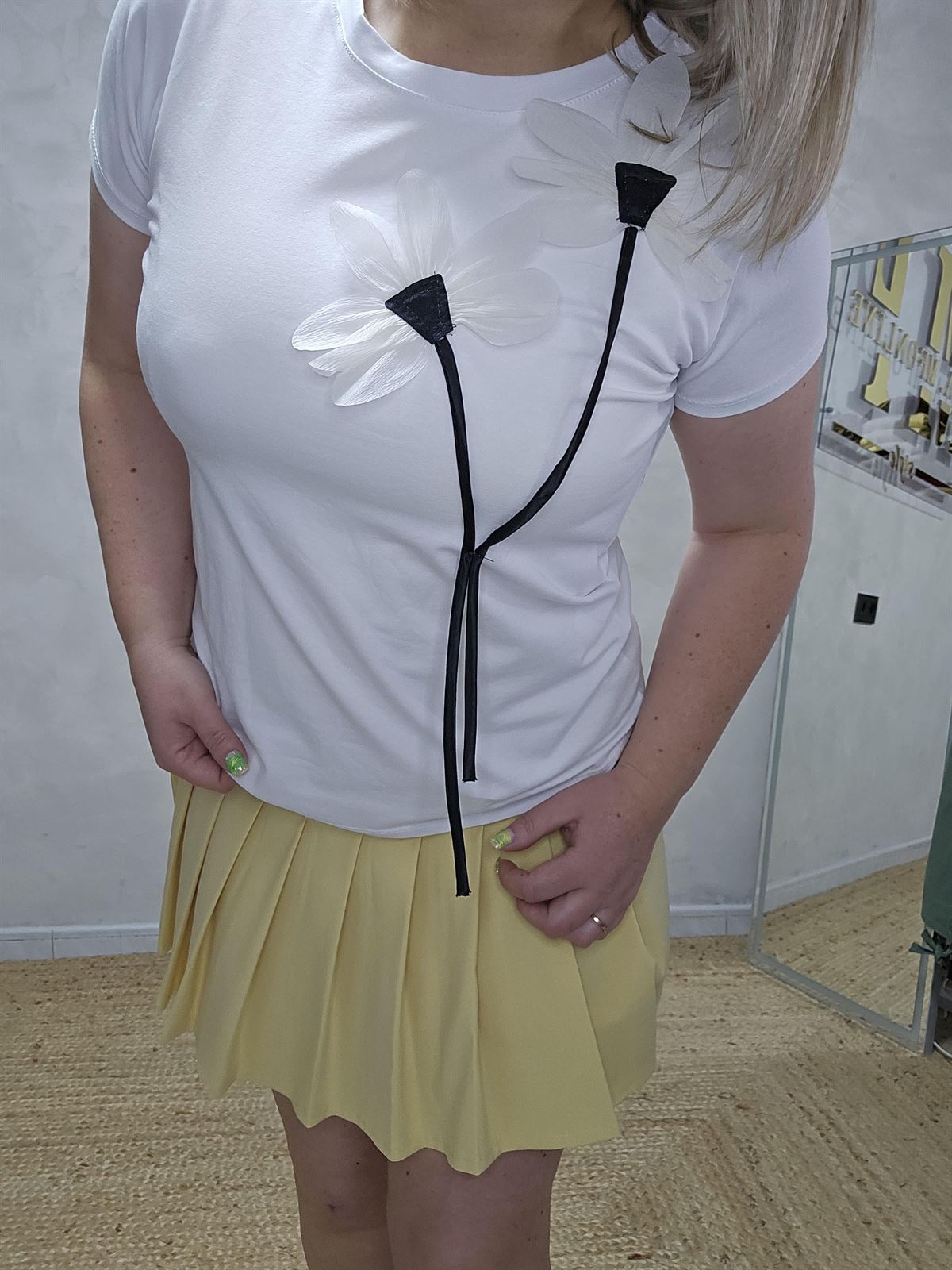Camiseta Flor Relieve - Imagen 5