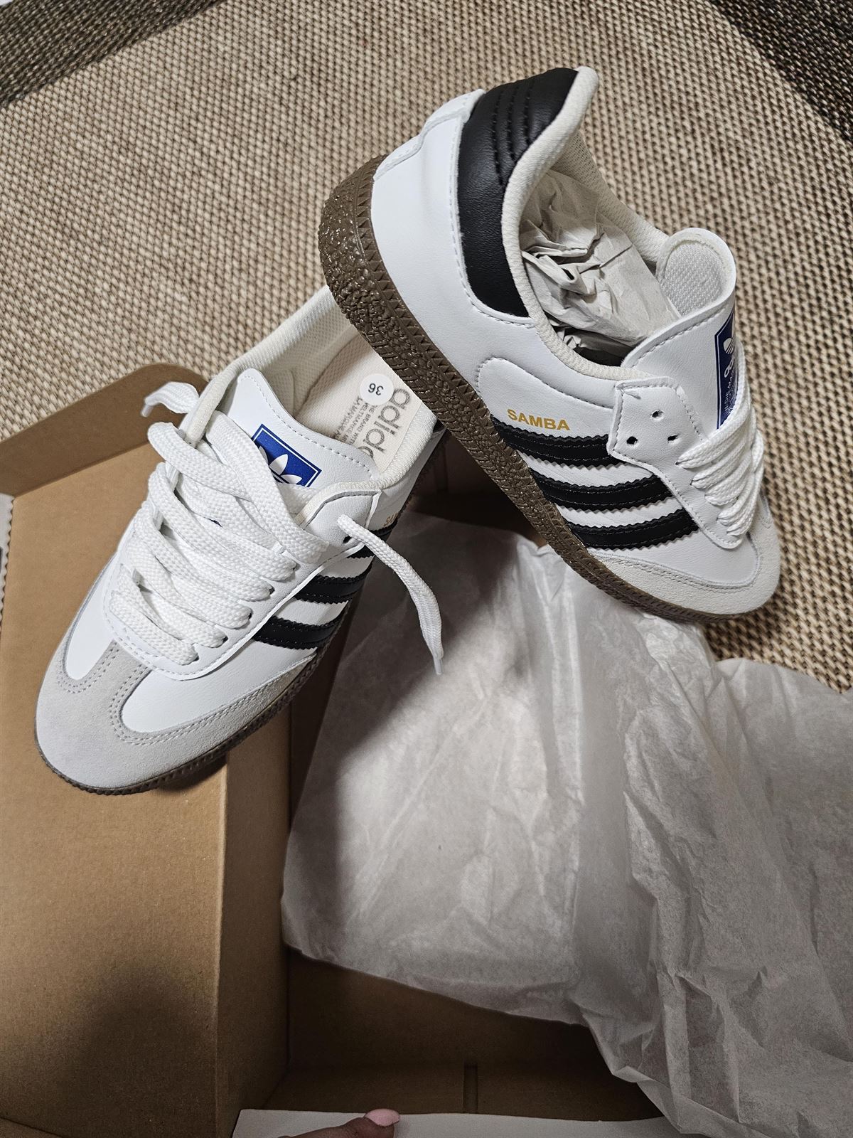 Zapatillas Adidas Blancas Rayas Negras - Imagen 1